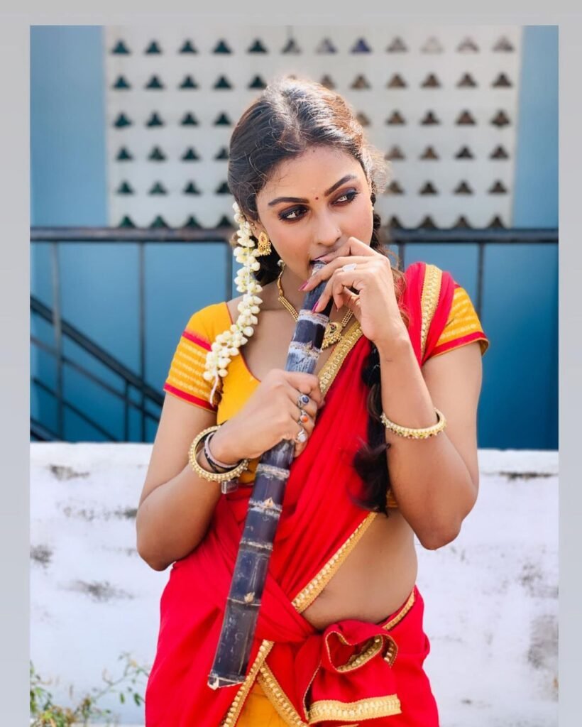 Beautiful Indian Girl In Saree Photos