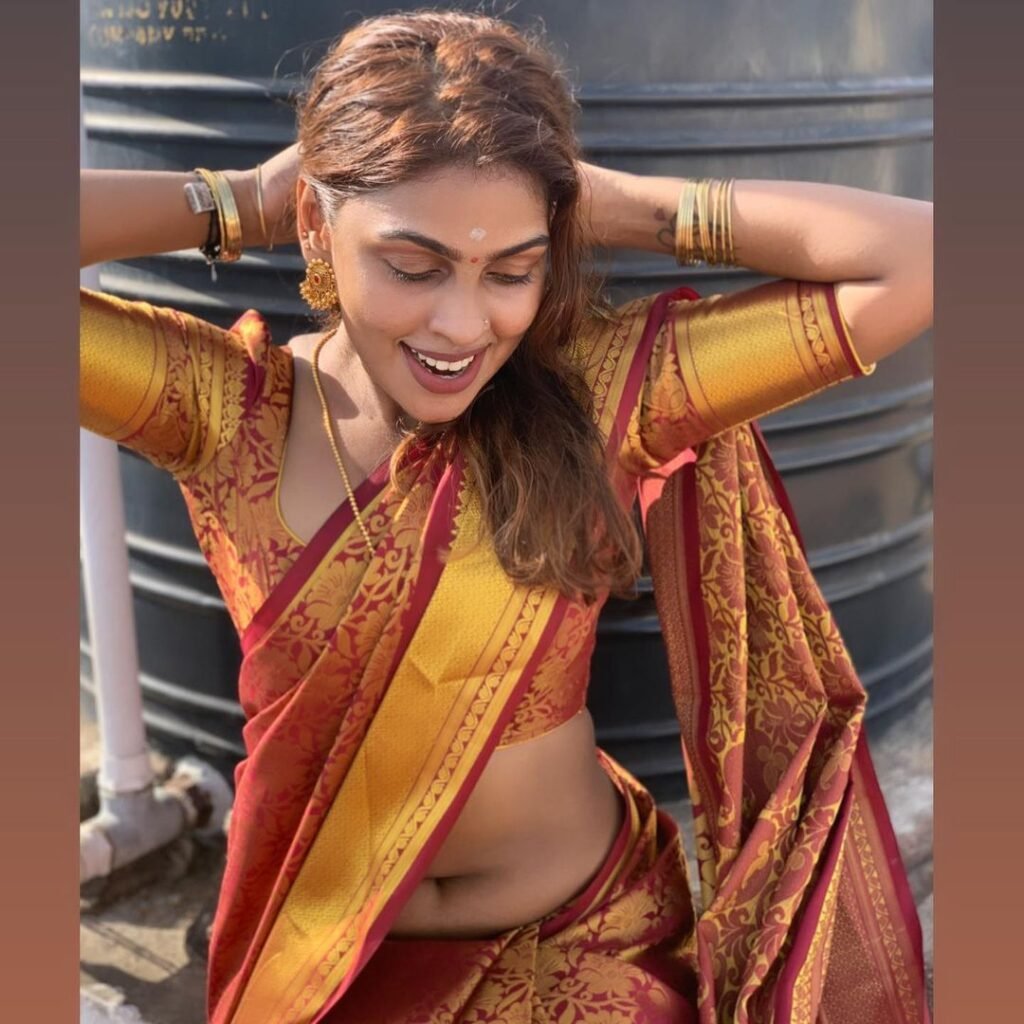 Hot Indian Girl in Saree Telugu Bucket
