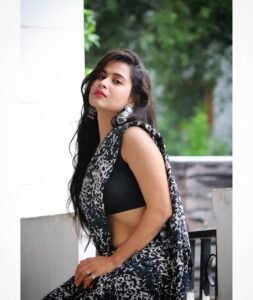 Hot Indian Girls in Saree Images
