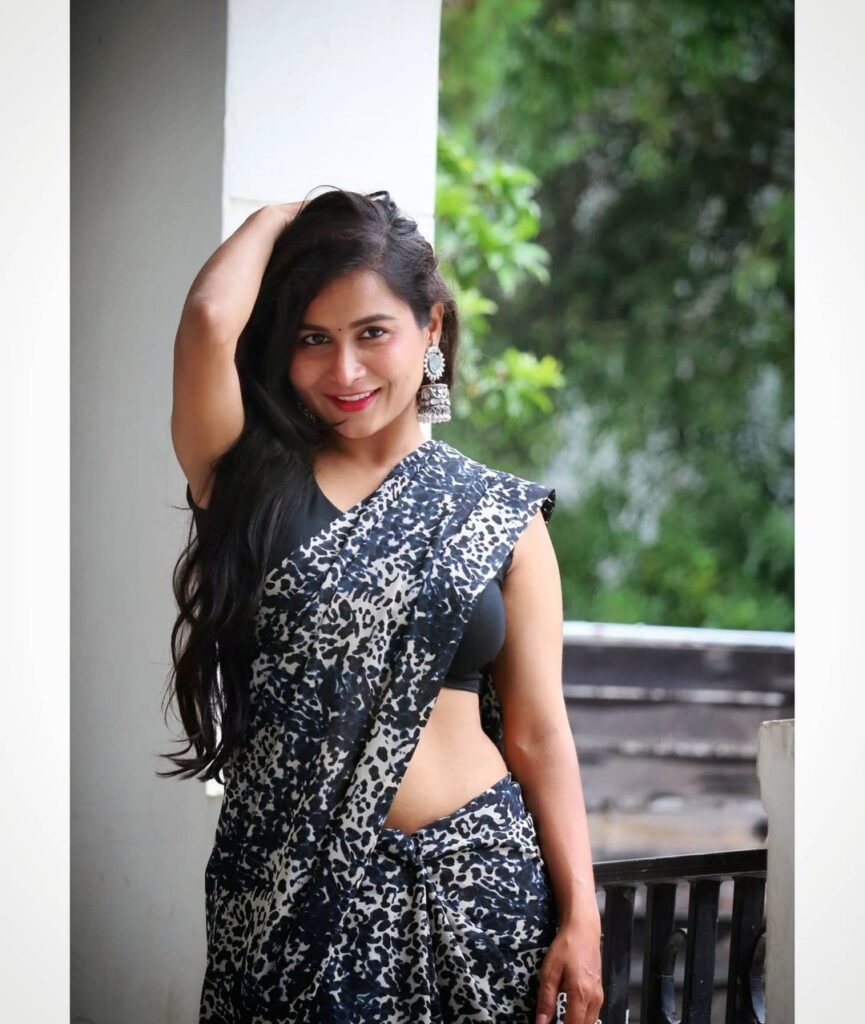 Hot Indian Girls in Saree Images