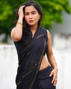 Hot Indian Girls in Saree Images