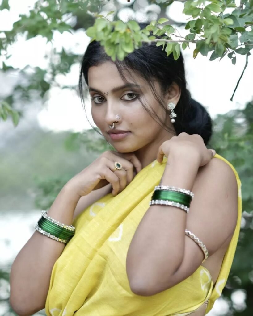 Hot Indian Girls Images in Saree - Hot Indian Actress Photos in Saree - 127