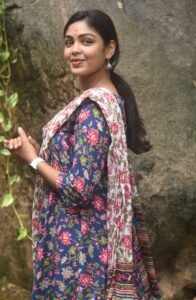 Cutest Indian Girls in Saree Images