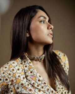 Mrunal Thakur HD Images