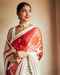 Mrunal Thakur Cute Images -149