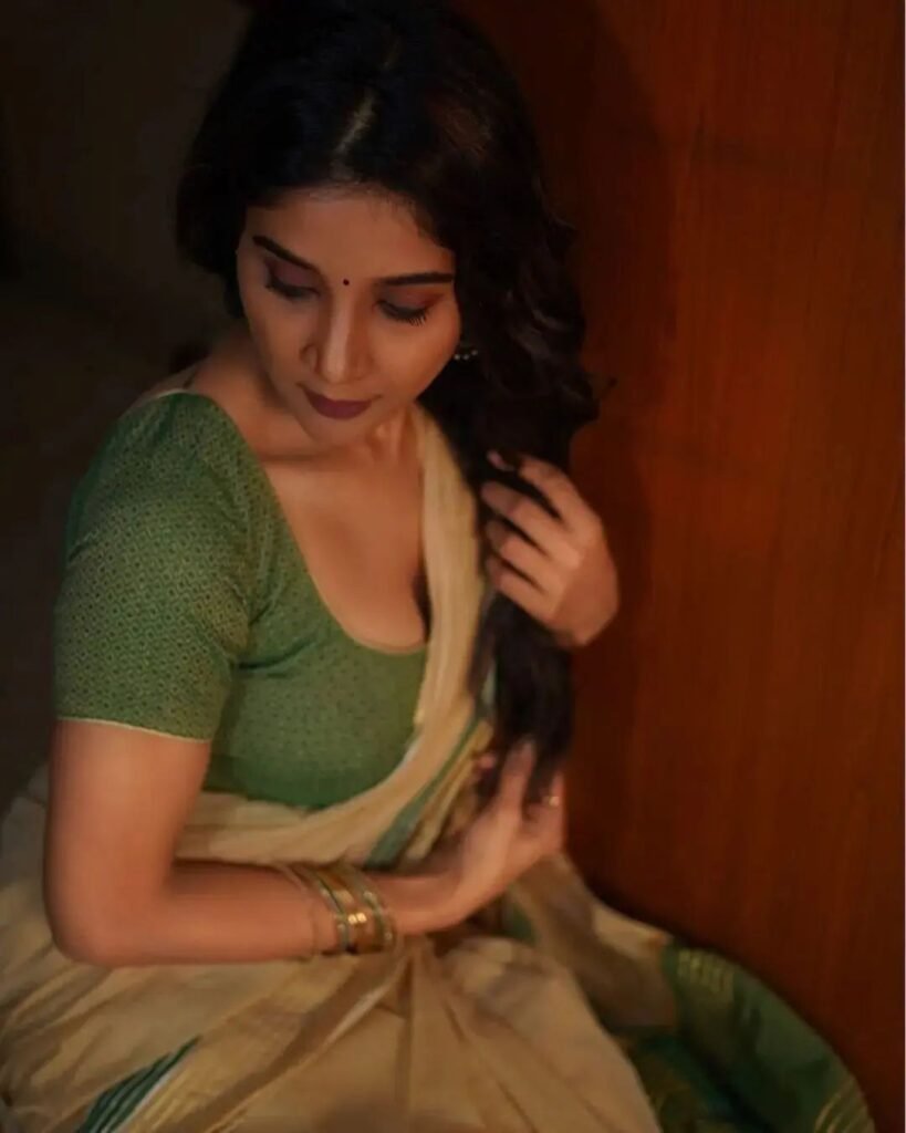Indian Actress in Saree HD Images - 136