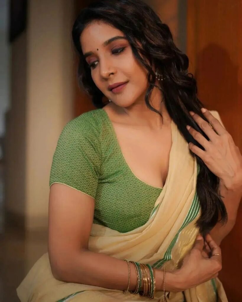 Indian Actress in Saree HD Images - 136