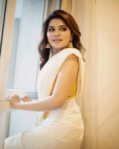 Cute Indian Girls in Saree HD Images – 139