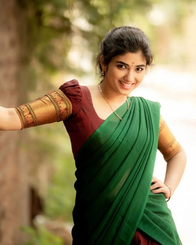 Cute Indian Actress in Saree HD Images – 144