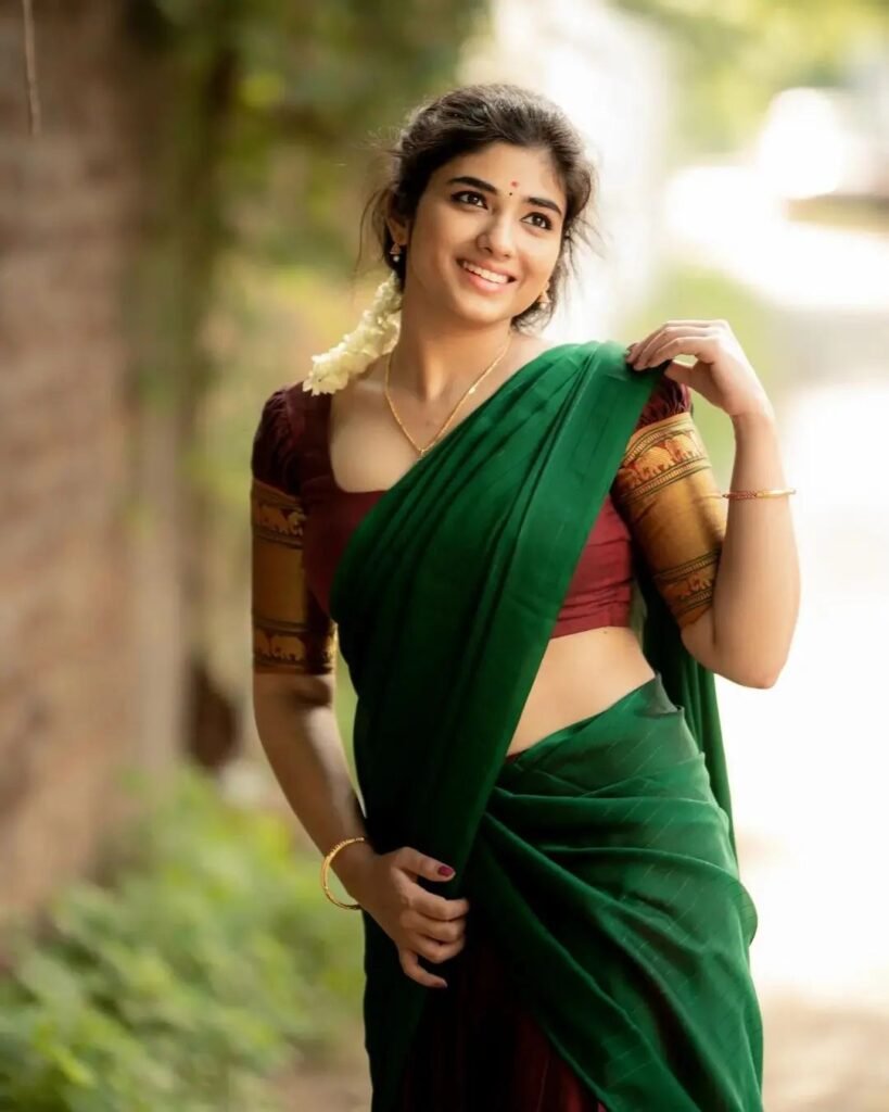 Cute Indian Actress in Saree HD Images – 144