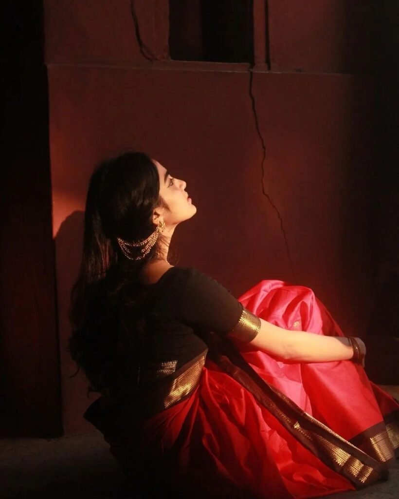 Cute Indian Actress in Saree HD Images – 145