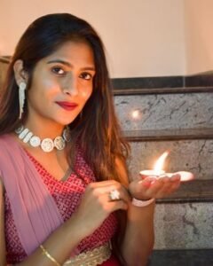 Top 20 Happy Diwali Images of Girls With Diya