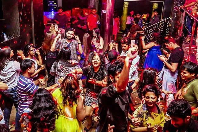 What is Rave Party in Telugu